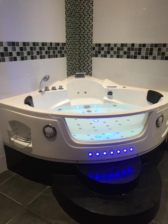 Le Love Spa Lyon Dış mekan fotoğraf